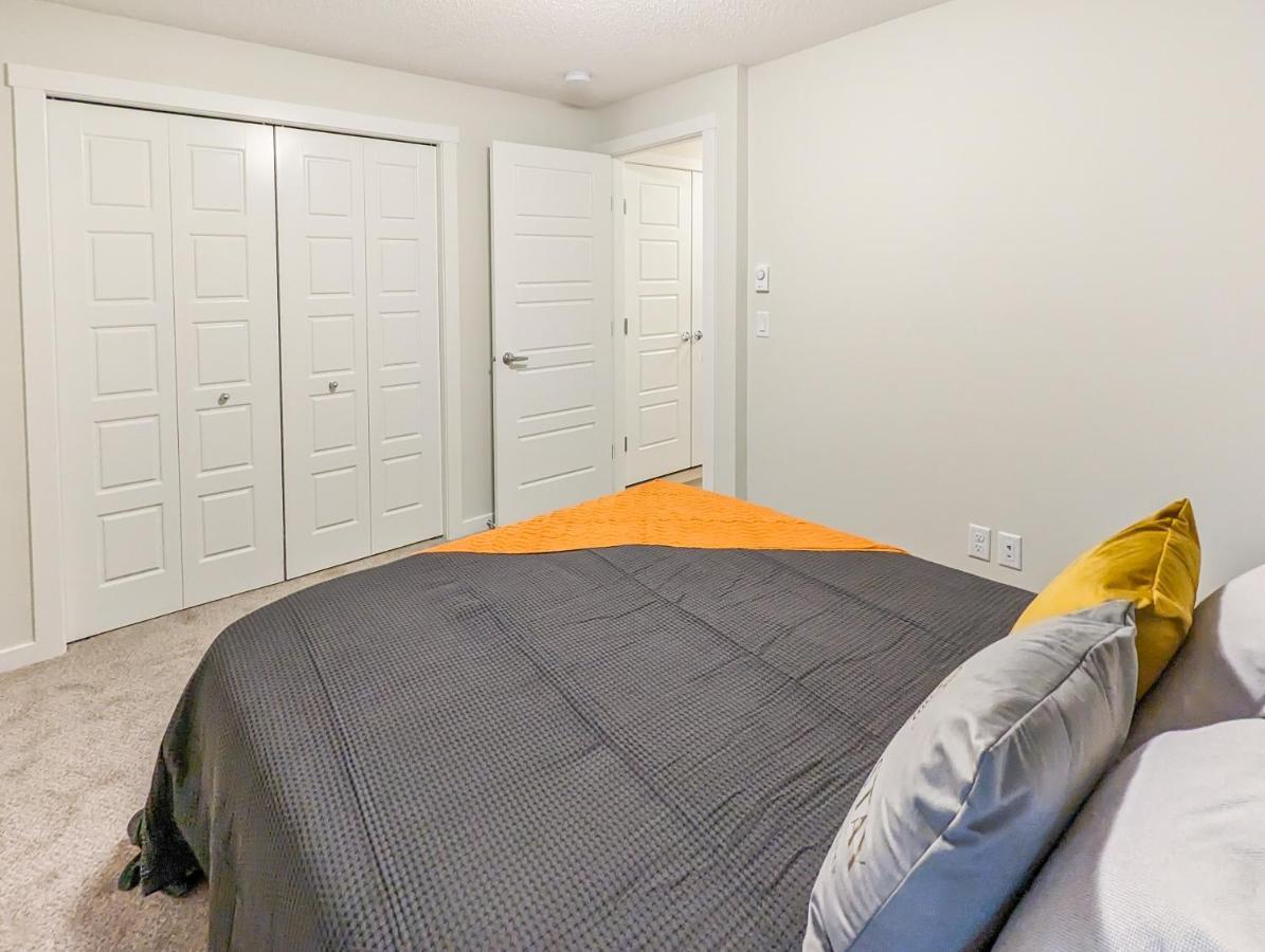 Globalstay New Apartments In Cranbrook Free Street Parking YYC Esterno foto