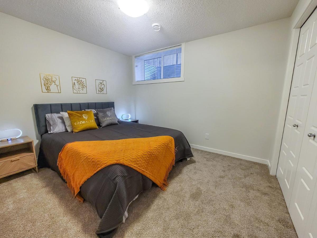 Globalstay New Apartments In Cranbrook Free Street Parking YYC Esterno foto