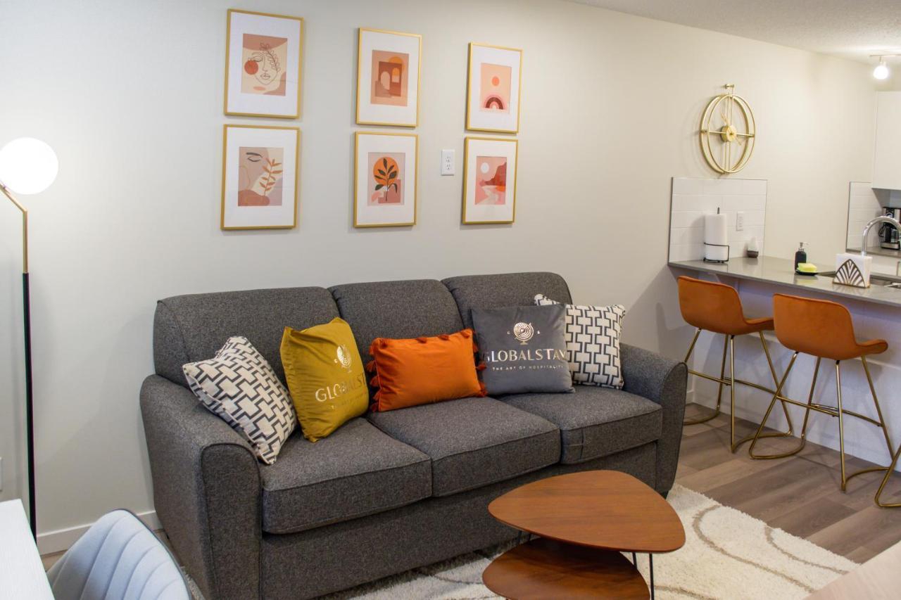 Globalstay New Apartments In Cranbrook Free Street Parking YYC Esterno foto