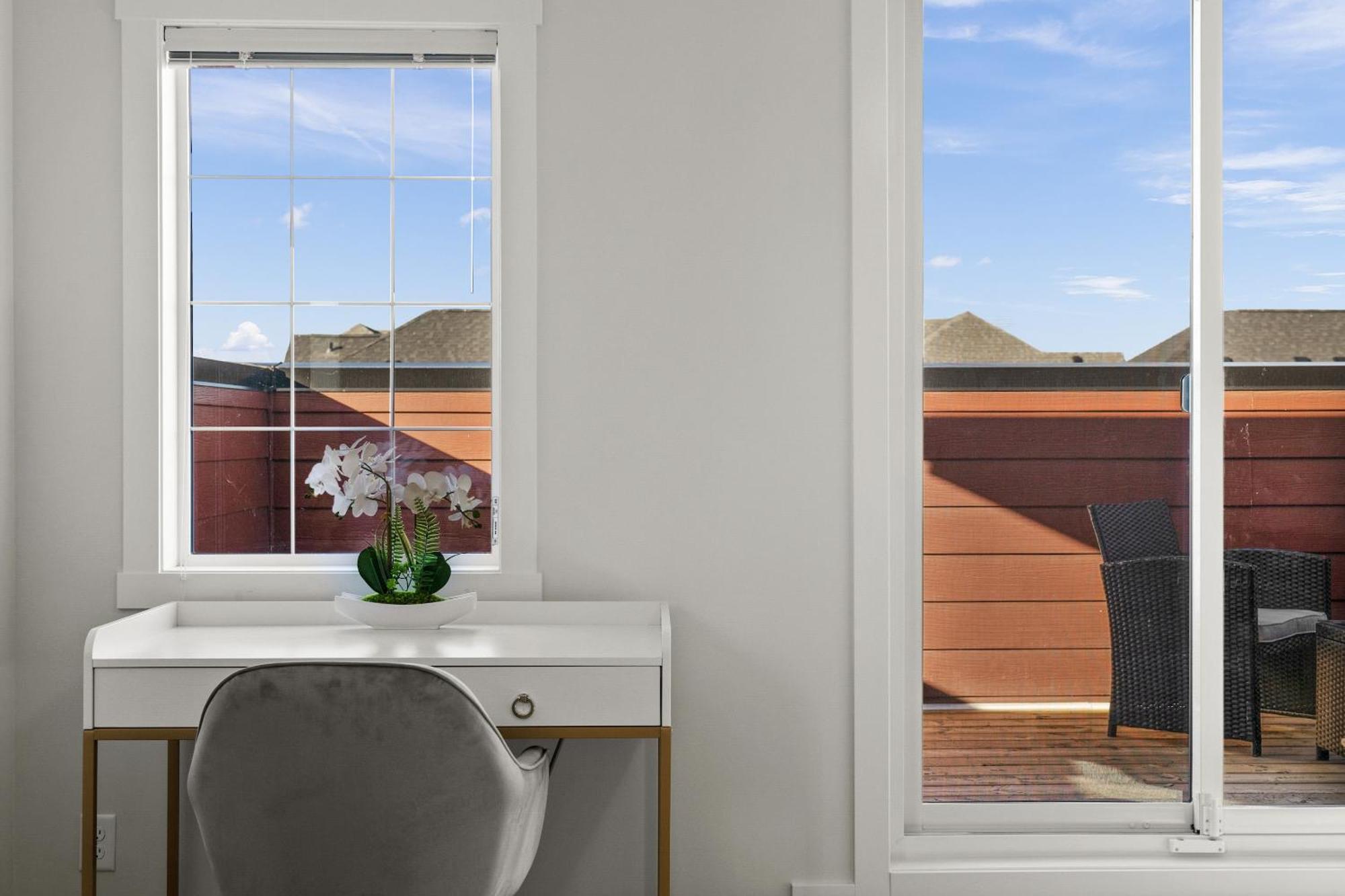 Globalstay New Apartments In Cranbrook Free Street Parking YYC Esterno foto