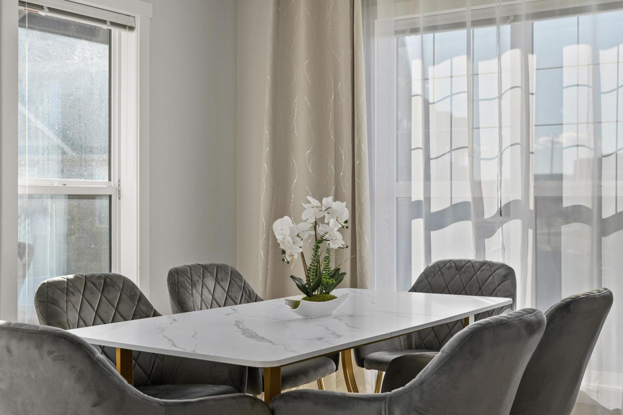 Globalstay New Apartments In Cranbrook Free Street Parking YYC Esterno foto