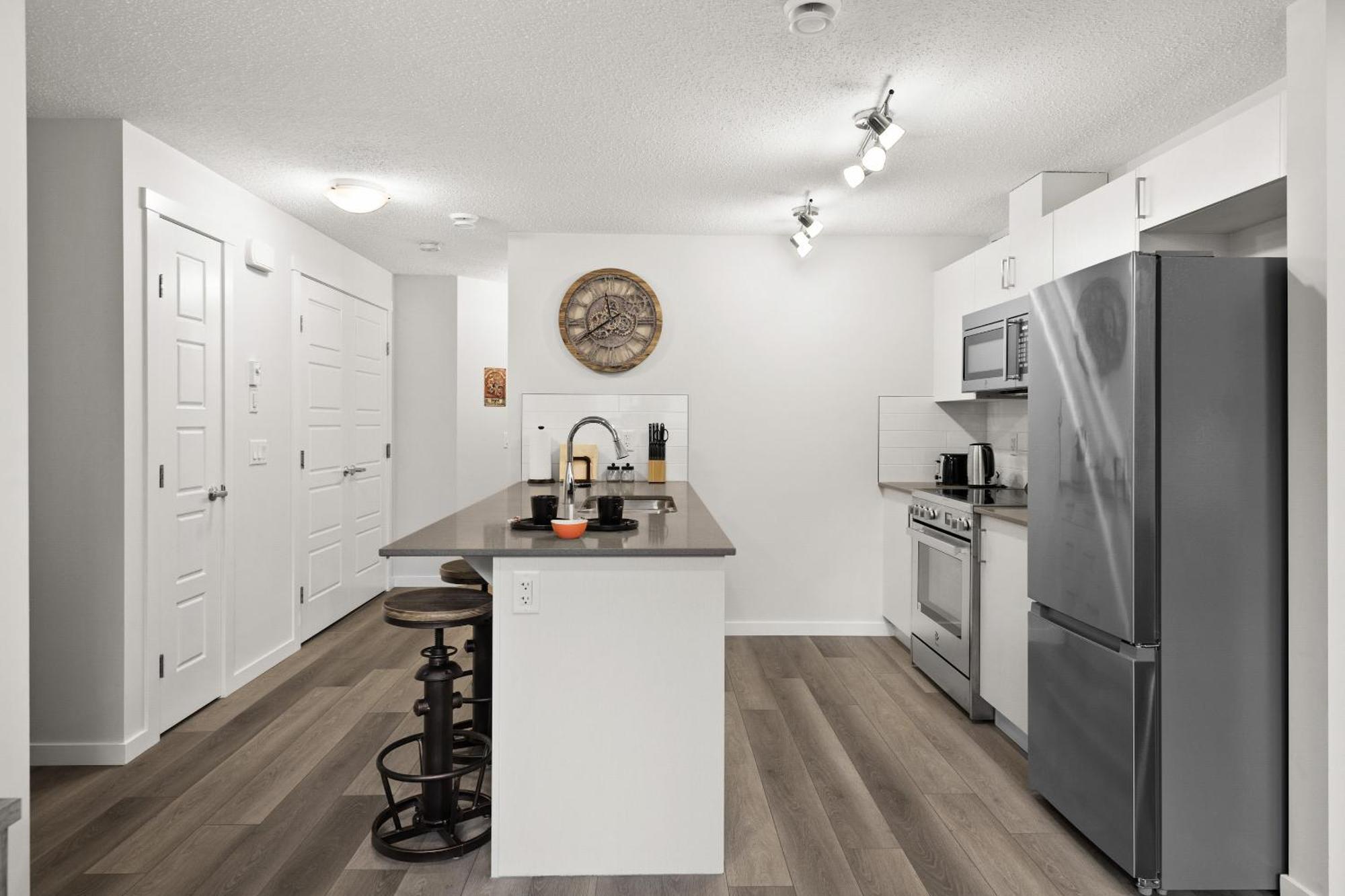 Globalstay New Apartments In Cranbrook Free Street Parking YYC Esterno foto